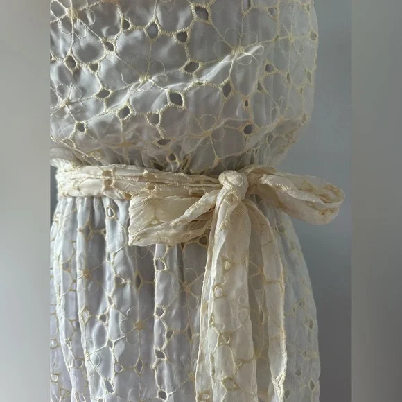 Adrianna Papell - Elegant Cream Lace Dress - Picture 3 of 10